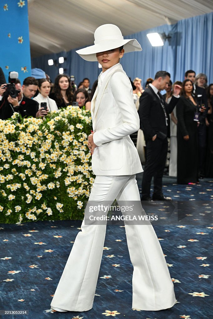 US-ENTERTAINMENT-FASHION-METGALA-CELEBRITY-MUSEUM-RED CARPET