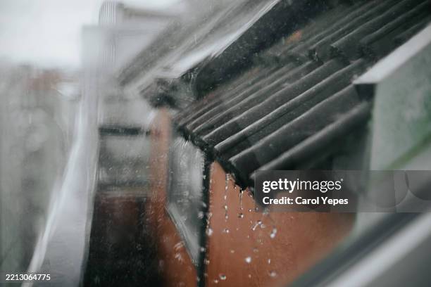 rain water falling through a gutter, roof - home water tank stock pictures, royalty-free photos & images