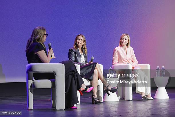 Elizabeth Ruttledge Speaking 176 Elizabeth Rutledge Stock Photos, High-Res Pictures, and Images ...