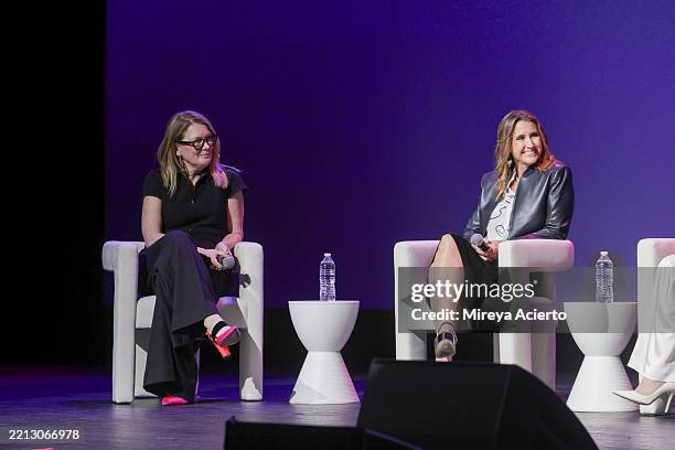 Elizabeth Ruttledge Speaking 176 Elizabeth Rutledge Stock Photos, High-Res Pictures, and Images ...