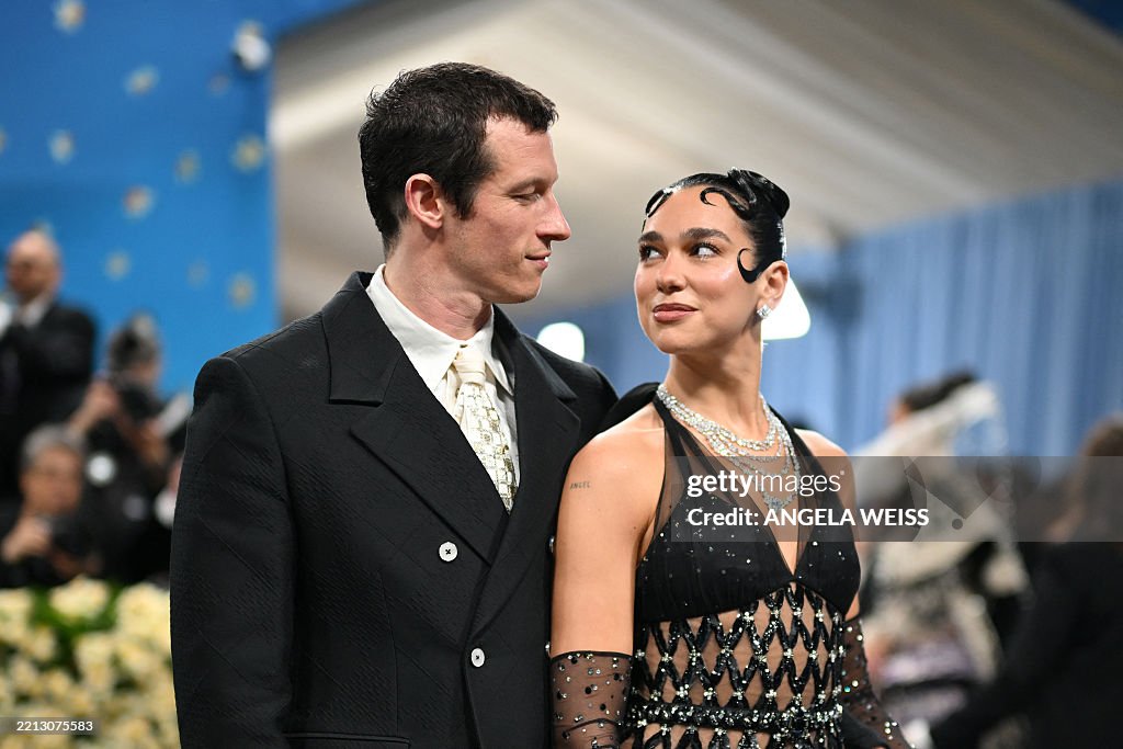 TOPSHOT-US-ENTERTAINMENT-FASHION-METGALA-CELEBRITY-MUSEUM-RED CARPET