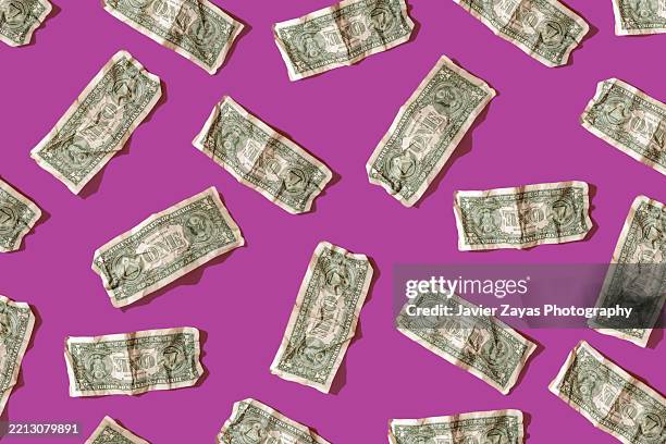 crumpled one dollar bills on magenta background forming a pattern - arte minimalista fotografías e imágenes de stock