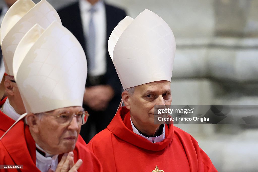 People Pay Tribute To The Late Pope Francis As Vatican Prepares For Conclave