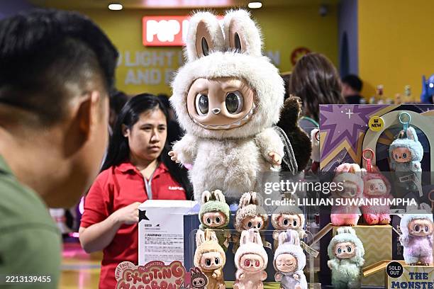 Collectable Labubu 1,572 Labubu Photos & High Res Pictures - Getty Images