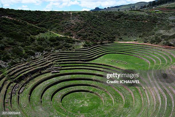 the moray archaeological complex peru - ancient terrace stock pictures, royalty-free photos & images