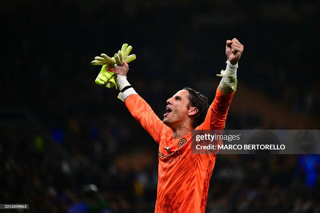 TOPSHOT-FBL-EUR-C1-INTER MILAN-BARCELONA