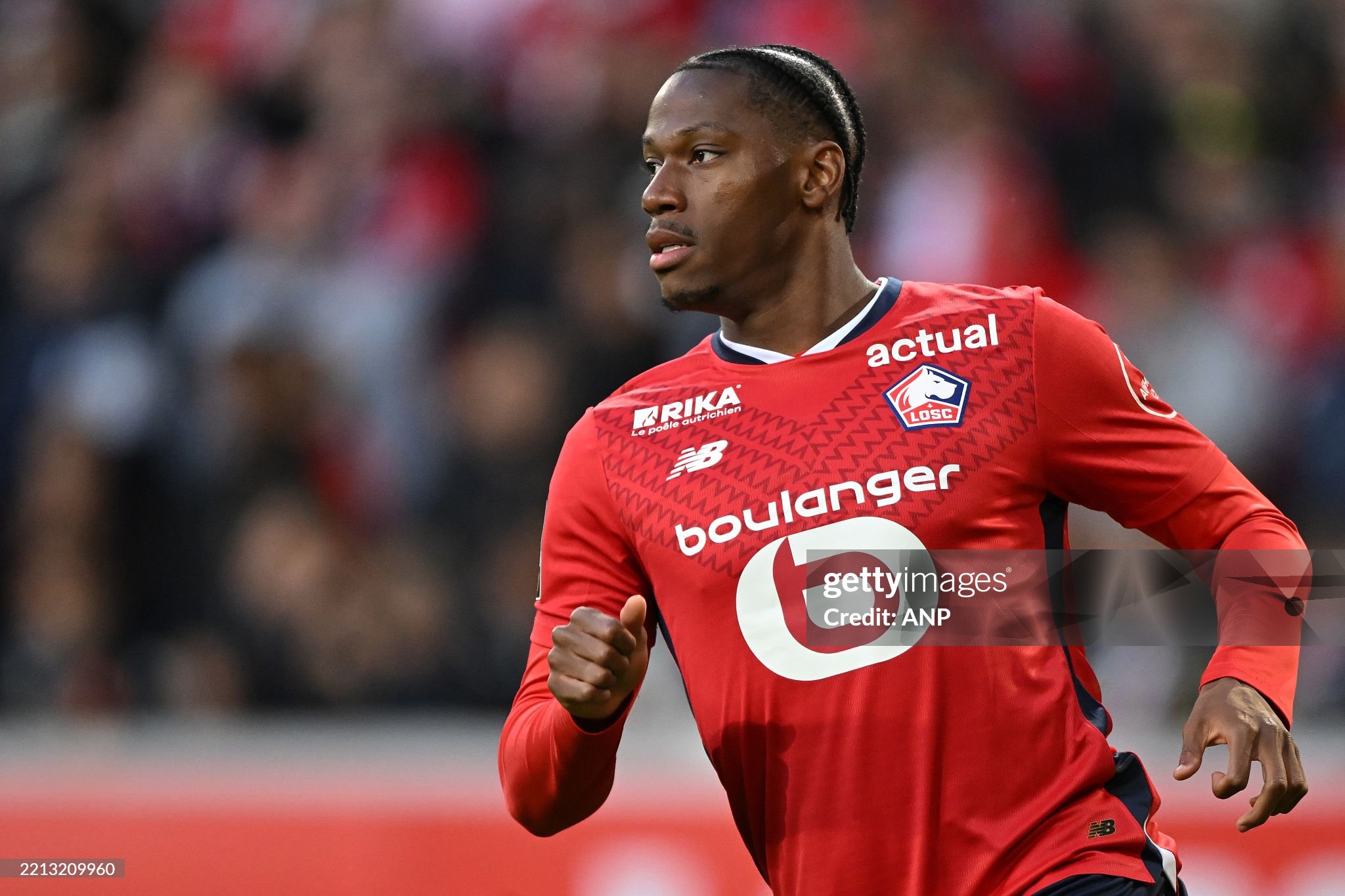 Free agent top striker lands in Italy to complete move to Juve