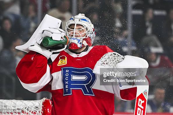 Lhanal Rocker Laval Rocket goalie Jacob Fowler prays water on his face during game ...