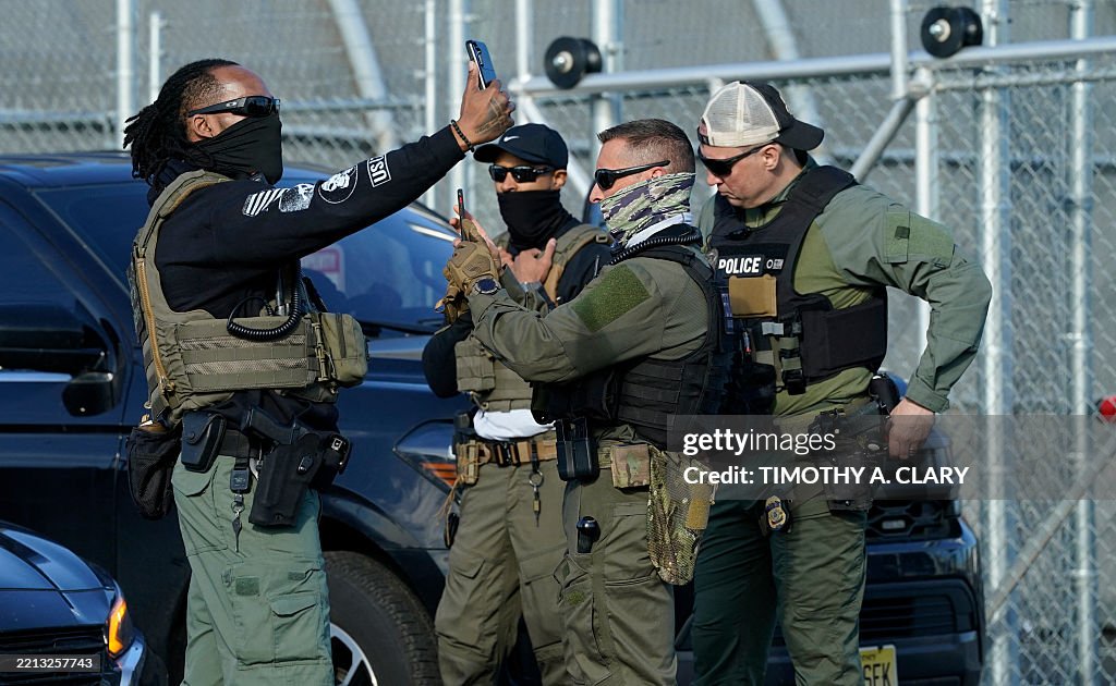 Ice Pattern Immigration Immigration and Customs Enforcement agents use their phones near ...