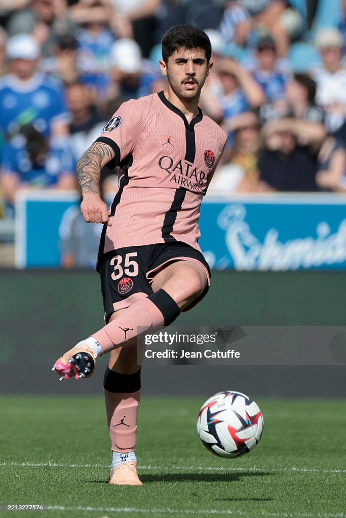 RC Strasbourg Alsace v Paris Saint-Germain - Ligue 1 McDonald's