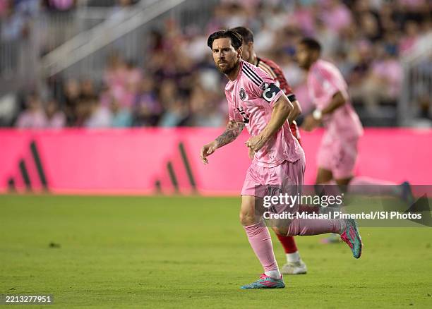 Messi R 28,035 Messi In Action Stock Photos, High-Res Pictures, and Images ...