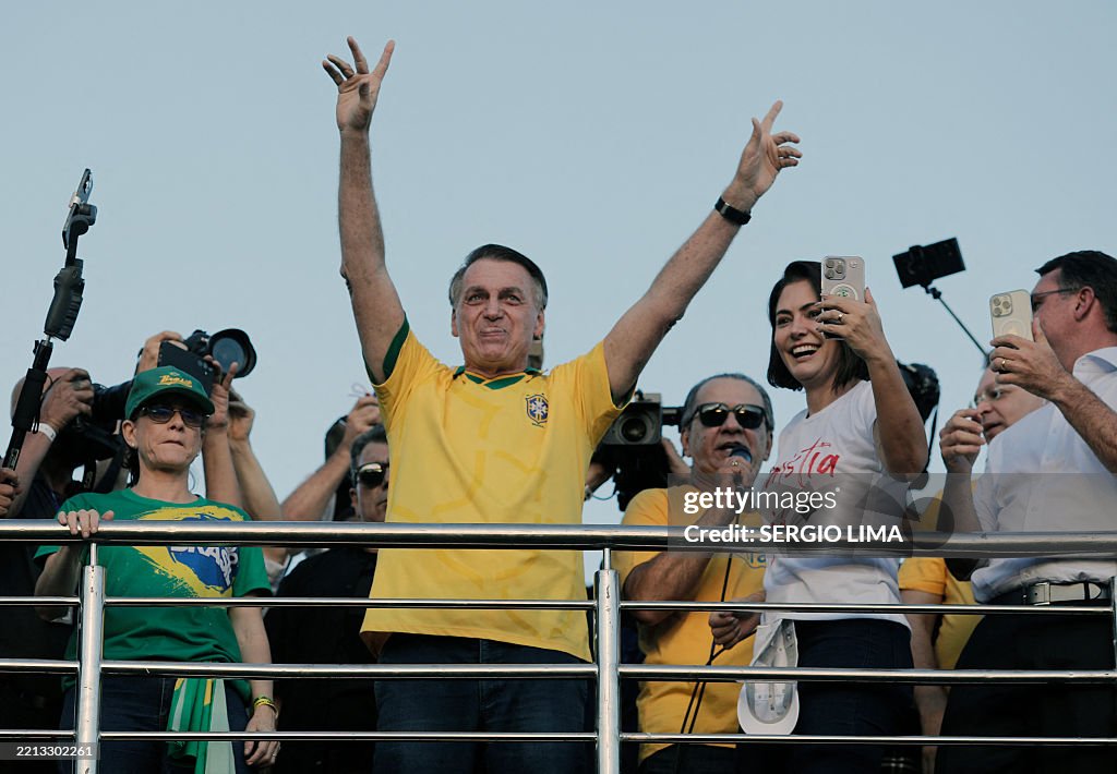 BRAZIL-POLITICS-BOLSONARO-MARCH
