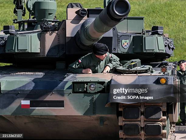 Kdf Tank A soldier enters K2 GF tank during the 7th Defence24Days, defence ...