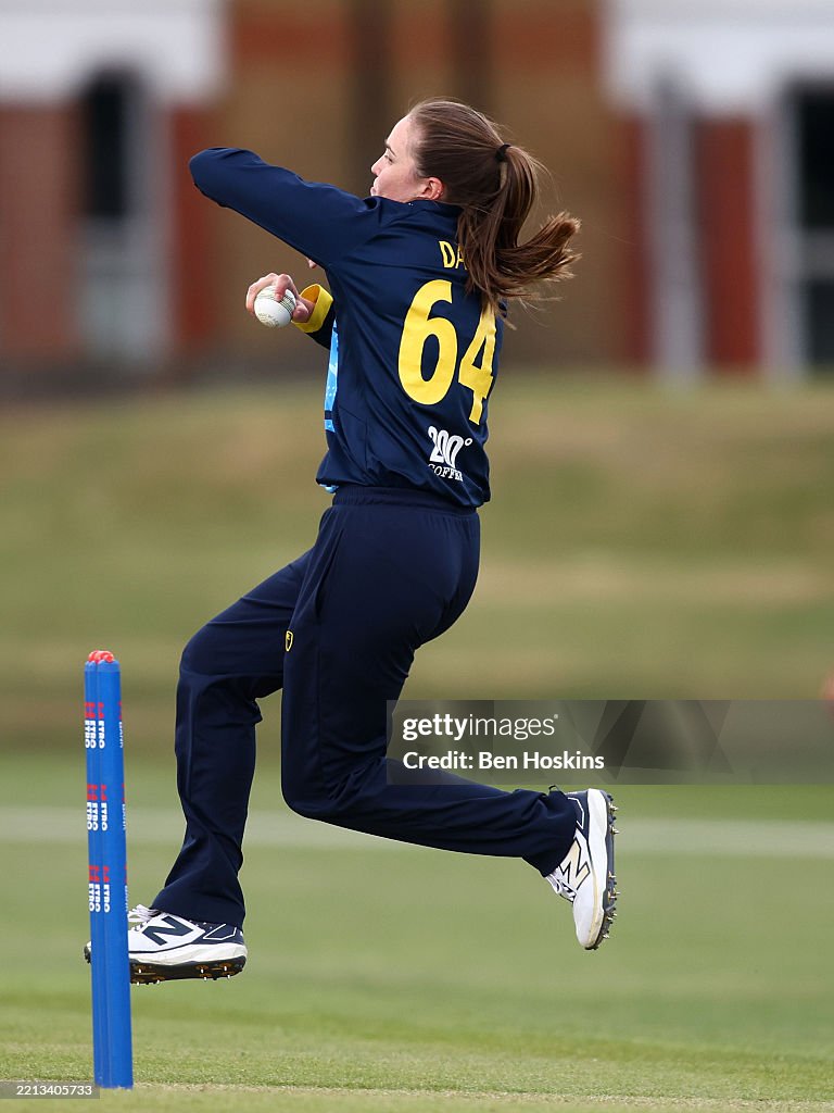 Surrey Women v Warwickshire Women - Metro Bank One Day Cup