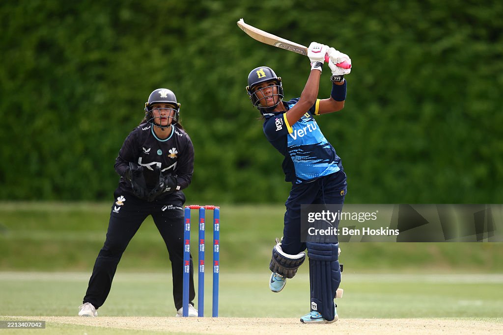 Surrey Women v Warwickshire Women - Metro Bank One Day Cup