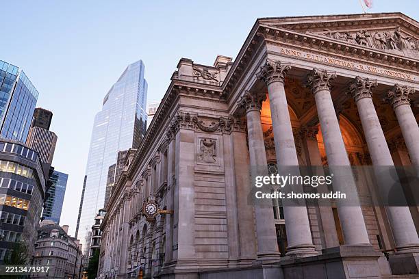 london financial district buildings at dusk - bank of england stock-fotos und bilder