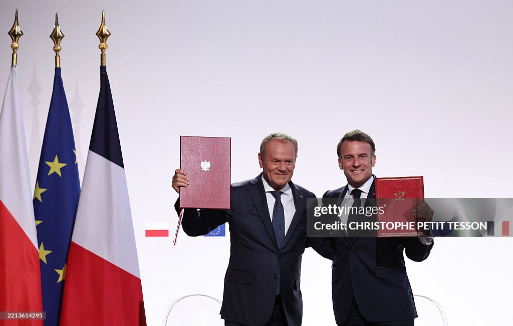 TOPSHOT-FRANCE-POLAND-POLITICS-DIPLOMACY