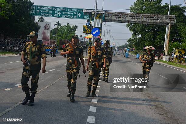Bop Rasheed Guard 701 Border Security Force Personnel Stock Photos, High-Res Pictures ...