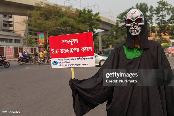 Volunteers display a placard during an awareness campaign organized by the Ministry of Environment, Forest and Climate Change to combat rising noise...