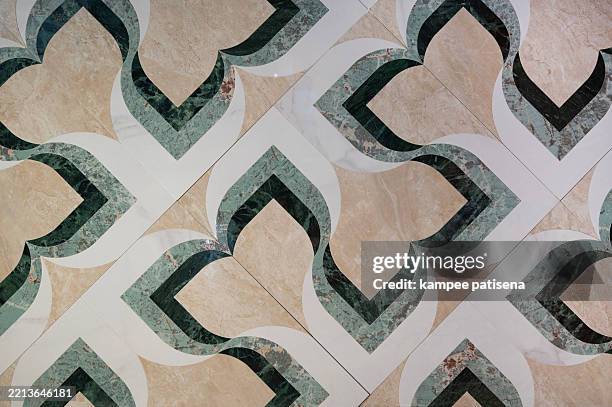 a tile floor with a pattern of green and white squares - brocado fotografías e imágenes de stock