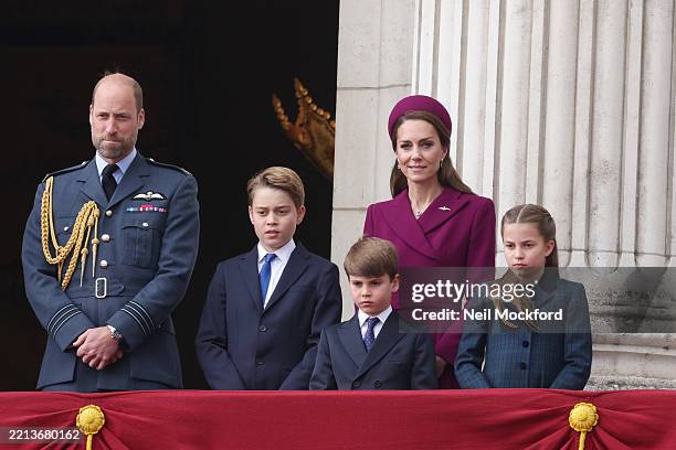 Prince William, Prince of Wales, Prince George of Wales, Prince Louis of Wales, Catherine, Princess of Wales and Princess Charlotte of Wales on the...