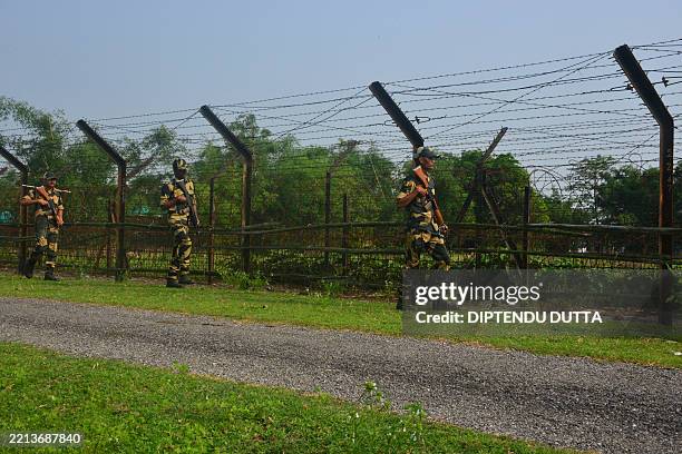 Bop Rasheed Guard 132 India Bangladesh International Border Stock Photos, High-Res ...