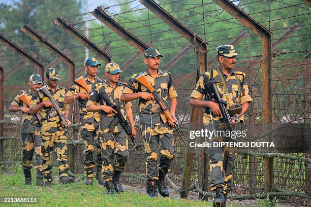 Bop Rasheed Guard 2,154 Border Security Force Personnel Stock Photos, High-Res Pictures ...