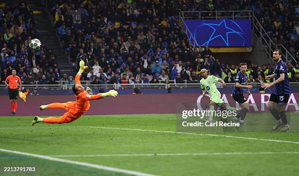 Yann Sommer of FC Internazionale saves a shot from Lamine Yamal of FC Barcelona during the UEFA Champions League 2024/25 Semi Final Second Leg match...