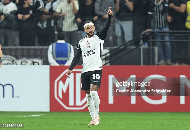 Memphis Depay of Corinthians celebrates after scoring the first goal of his team during a Copa CONMEBOL Sudamericana match between Corinthians and...