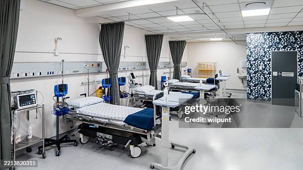 modern hospital recovery room with advanced equipment and multiple patient beds - covid secure stock pictures, royalty-free photos & images