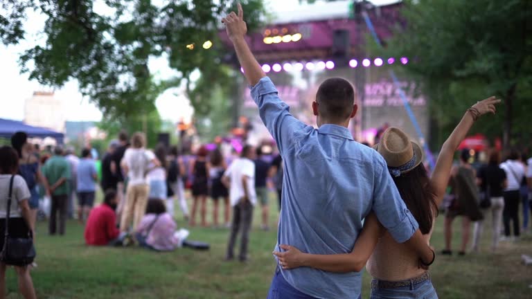 https://media.gettyimages.com/id/2213873318/video/rear-view-of-a-young-couple-enjoying-the-music-festival-outdoors.jpg?b=1&s=640x640&k=20&c=ztWM7iZ209oZaKlv6J3MCeHXGL726s1laujfZdtYOO4=