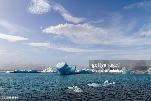 icebergs in jokulsarlon glacier lagoon, vatnajokull national park, iceland - glacier lagoon stock pictures, royalty-free photos & images