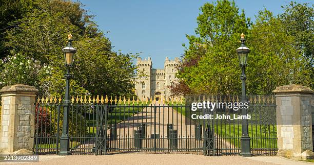 windsor castle upper ward eingang hinter sicherheitsschleusen. - royals stock-fotos und bilder