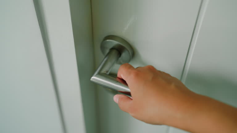 https://media.gettyimages.com/id/2214000740/video/asian-woman-open-the-door.jpg?b=1&s=640x640&k=20&c=Z1rjnQ2v1ehQyJO_8I6ghEUHIfBSNp-r7SNL17T-wS0=