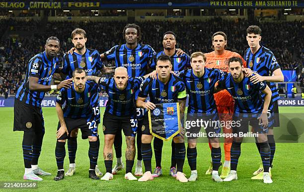Team of FC Internazionale line up prior the UEFA Champions League 2024/25 Semi Final Second Leg match between FC Internazionale Milano and FC...