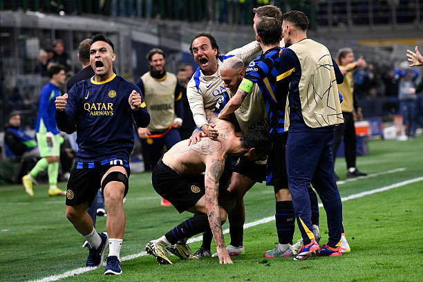 Francesco Acerbi of FC Internazionale celebrates with team mates after scoring the goal of 3-3 during the UEFA Champions League 2024/2025 semifinal...