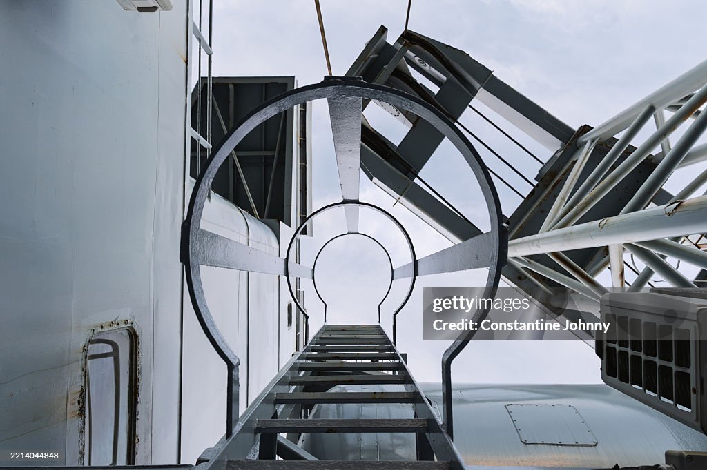Metal Ship Ladder with Safety Cage
