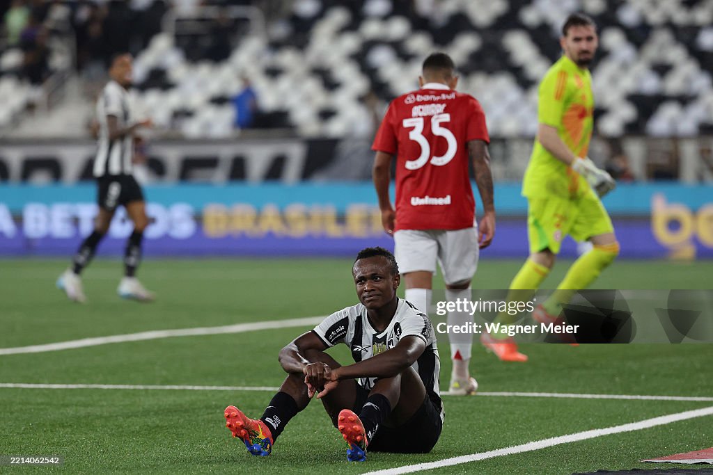 Botafogo v Internacional - Brasileirao 2025