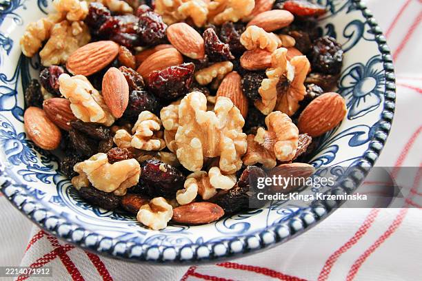 dried fruit and nut - fruta seca fotografías e imágenes de stock