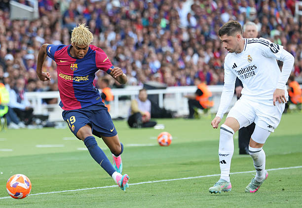 Federico Valverde and Lamine Yamal play during the match between FC Barcelona and Real Madrid CF, corresponding to week 35 of LaLiga EA Sports, at...