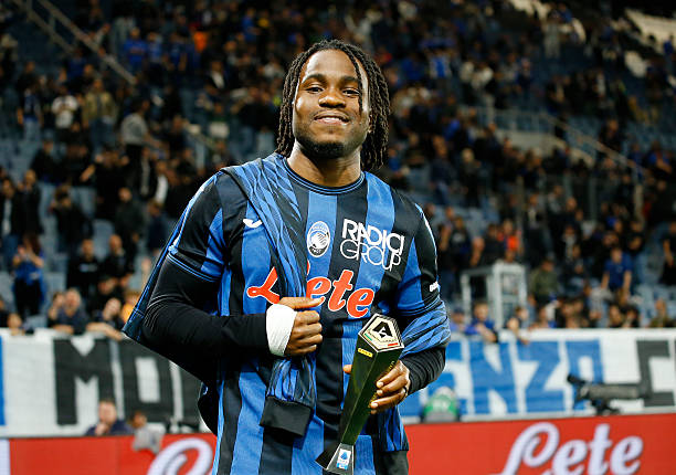 Ademola Lookman of Atalanta BC celebrates with the best player trophy ,during the Serie A match between Atalanta BC and AS Roma at Gewiss Stadium on...