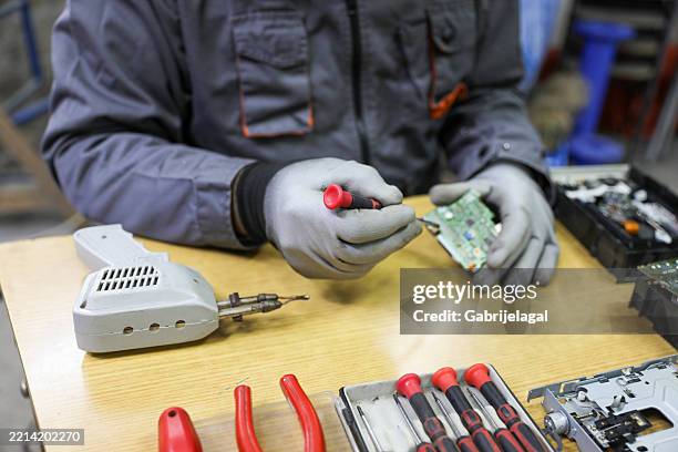 Clean Computer Assembly Workstation 850 Cleaning Workstation Stock Photos, High-Res Pictures, and Images ...
