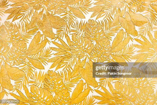 golden color leaves pattern from tablecloth on white background, abstract as background. - herhaalpatroon in tegels stockfoto's en -beelden