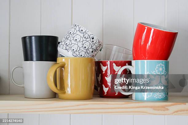 mugs - zwangsstörung stock-fotos und bilder