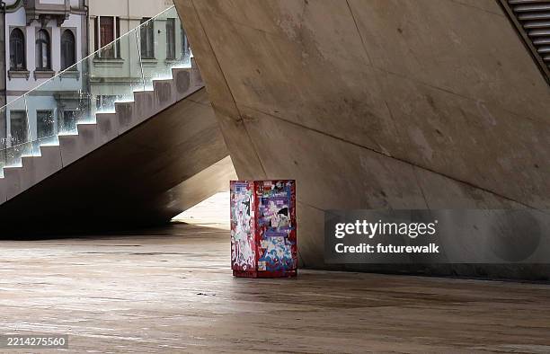 newspaper box - newspaper box stock pictures, royalty-free photos & images