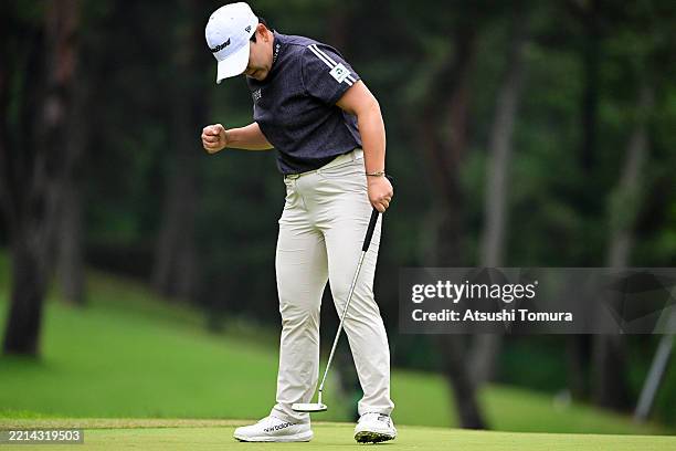 Jiyai Shin of South Korea celebrates the birdie on the 18th green during the third round of World Ladies Championship Salonpas Cup at Ibaraki Golf...