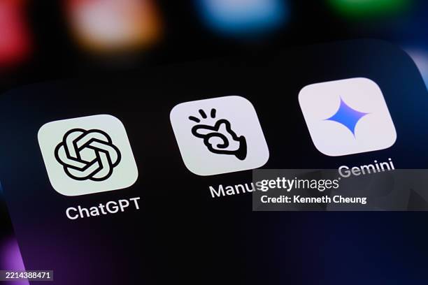 artificial intelligence ai assistant apps - chatgpt, manus ai, gemini - sterrenbeeld tweelingen stockfoto's en -beelden
