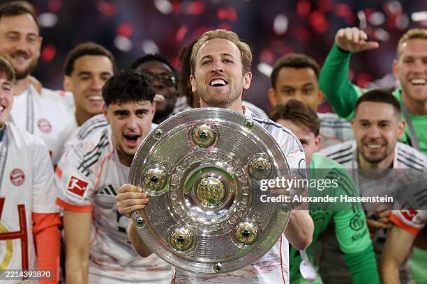 Harry Kane of Bayern Munich celebrates with the Meisterschale trophy, after the teams 2-0 victory in the Bundesliga match between FC Bayern München...