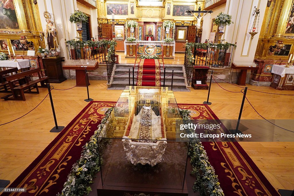 Opening Ceremony Of Public Veneration Of The Body Of Saint Teresa Of Jesus In Alba De Tormes (salamanca).
