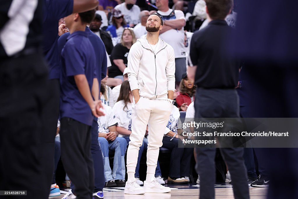 Stephen Ruge Golden State Warriors' Stephen Curry squints at the scoreboard in 2nd ...